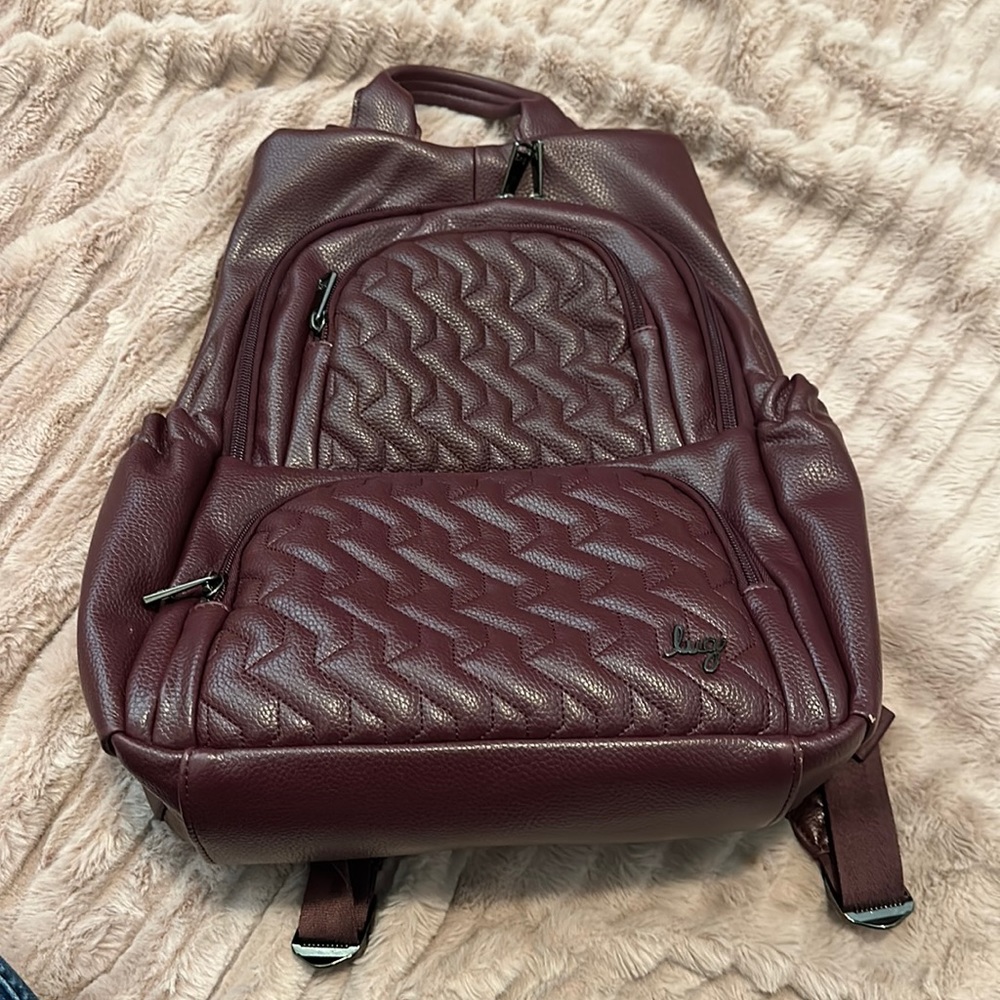 Lug VL Hatchback in Wine